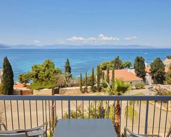 Klonos Anna - Aegina