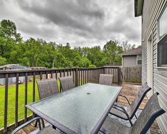 Morgantown Home with Deck about 2 Mi to WV University! - Morgantown - Balcony