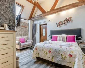 Curly Tail Accommodation - Bishops Castle - Habitación