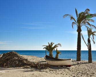 Hotel Marina Charming Rooms - Finale Ligure - Spiaggia