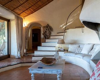 Lussuosa villa con Piscina opera dell'Arch.Couelle - Porto Cervo - Sala de estar