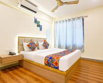 Fabhotel 247 Residency - Mumbai - Bedroom