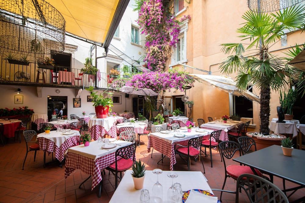 Alessi Hotel Trattoria - דסנצאנו דל גארדה - מסעדה