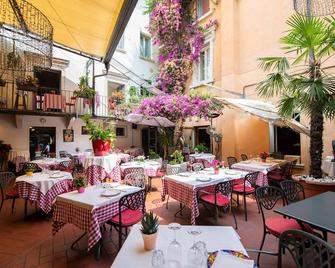 Alessi Hotel Trattoria - דסנצאנו דל גארדה - מסעדה