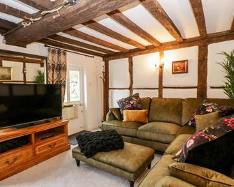 36 High Street - Salisbury - Living room