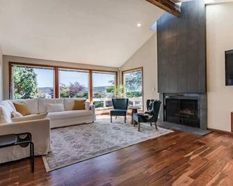 Pnw Contemporary Retreat Near Lake Sammamish - Bellevue - Living room