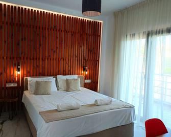 Salonikiou Beach Deluxe Apartments - Salonikiou - Habitación