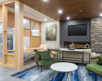 Fairfield by Marriott Inn & Suites Salmon Arm - Salmon Arm - Living room