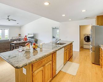 Steps To Clear Lake Hot Tub Haven In Nor - Lakeport - Cocina