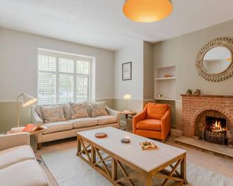 The Hunting Lodge at Ragley Estate - Alcester - Living room