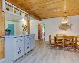 Vibrant Pass Christian Oasis - 3 Blocks to Beach! - Pass Christian - Essbereich