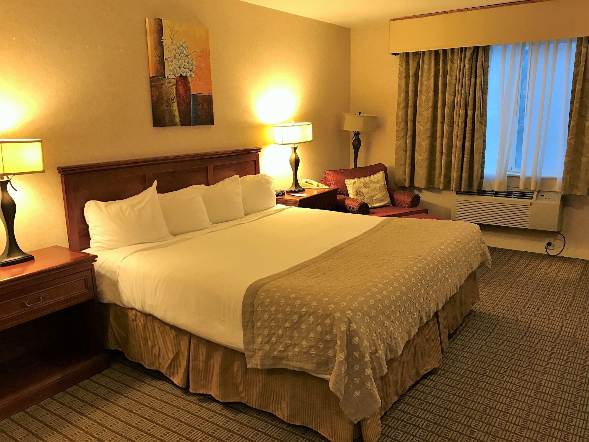 Ramada by Wyndham Draper thumbnail 3