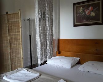 Mursel Pansiyon Garden Hotel - Kusadasi - Quarto