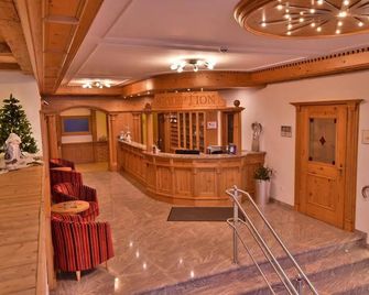 Hotel Wender - Aurach - Rezeption