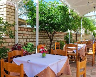 Hotel Chris - Ksamil - Restaurante