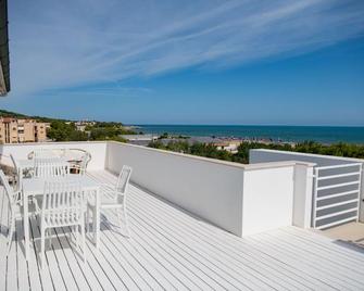 White Hotel - Vieste - Balkon