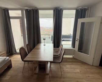 Apartment Hannover-Airport! contactless check-in - Hannover - Comedor