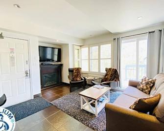 Blue Mountain Suites - The Blue Mountains - Living room