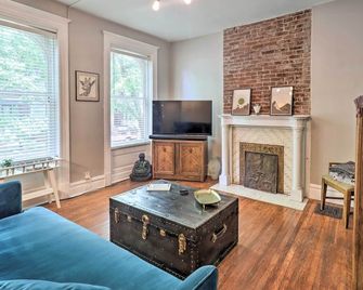 St Louis Retreat about 1 Mi to Botanical Garden - St. Louis - Wohnzimmer