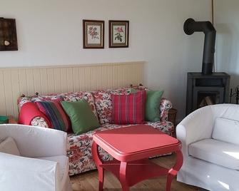 Cozy vacation cottage, directly on the North Baltic Sea Canal - Kronshagen - Sala de estar