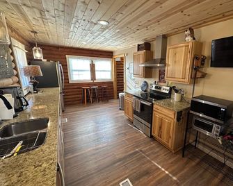 Fabulous 3BR cabin with AC in welcoming Lavonia just outside Tugaloo State Park - Lavonia - Kitchen