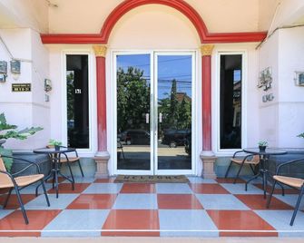 Homestay Babussalam Rungkut Mitra RedDoorz - Perumahan Angkatan Udara - Patio