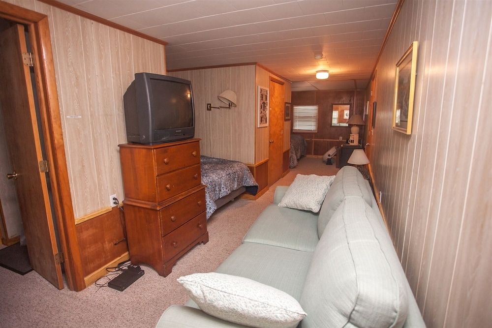 Living room view of 2b/1ba Upstairs - 1b/1ba Downstairs - Cottage - Canafront - No Pets/No Smoking