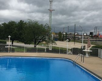 Twelve Oaks Inn - Branson - Piscina