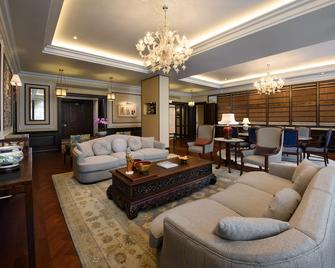 Eastern & Oriental Hotel - George Town - Living room