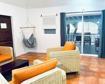 Alux House - Placencia - Sala de estar