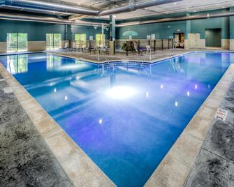 Holiday Inn Express & Suites Cleveland West - Westlake - Westlake - Pool