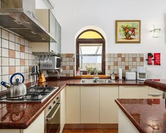 Villa in Visnjan with Private Heated Pool - Višnjan - Kitchen