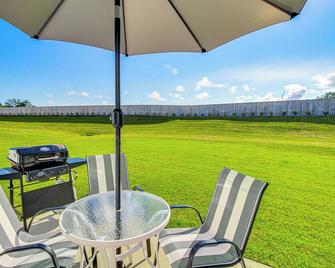 Brand-New Savannah Area Home 15 Mi to Dtwn! - Port Wentworth - Patio