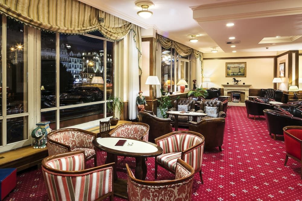 Interhotel Central - קרלובי וארי - טרקלין