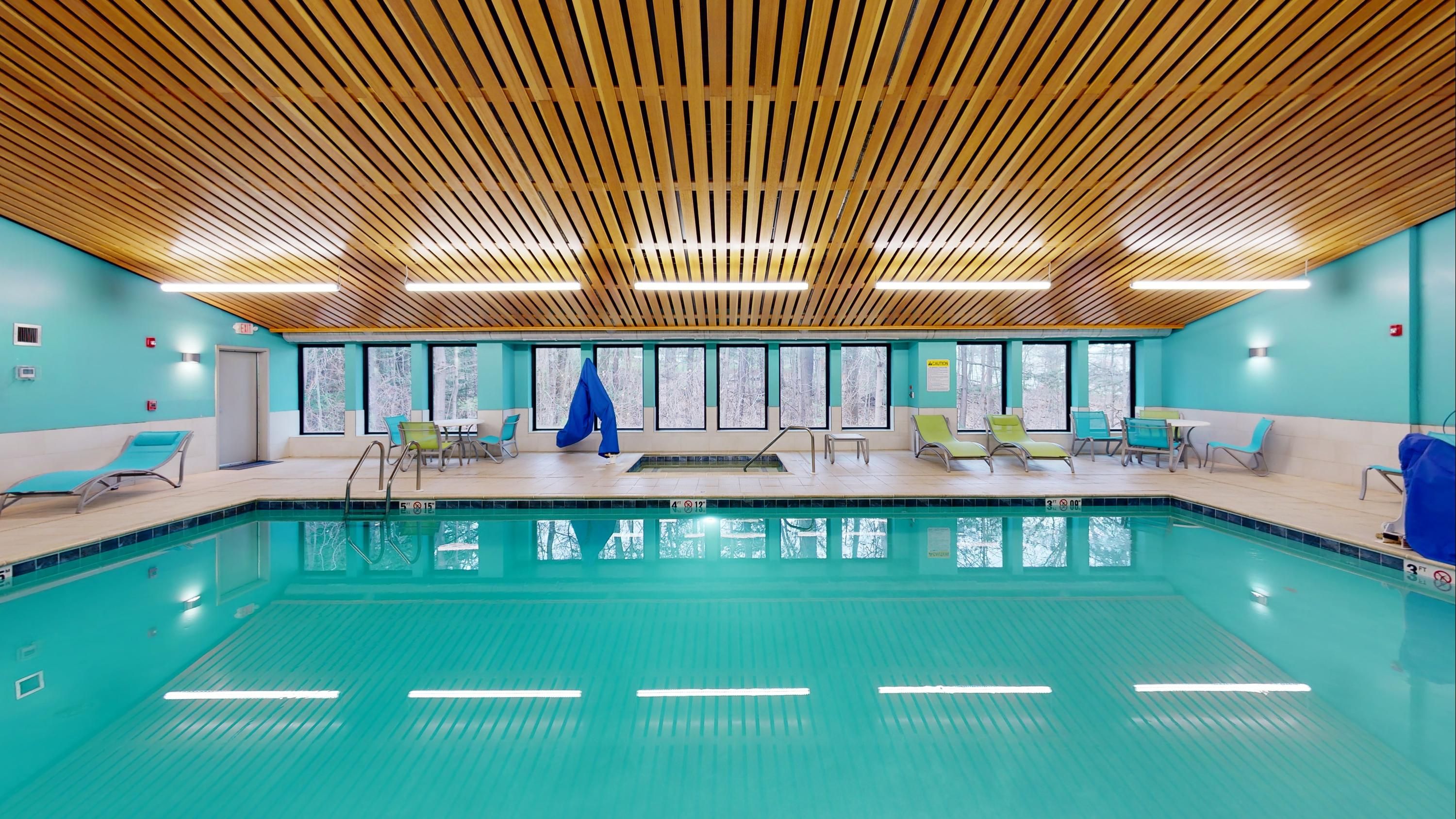 Holiday Inn Express South Burlington By IHG - South Burlington - Piscina