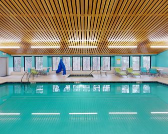 Holiday Inn Express South Burlington By IHG - South Burlington - Piscina