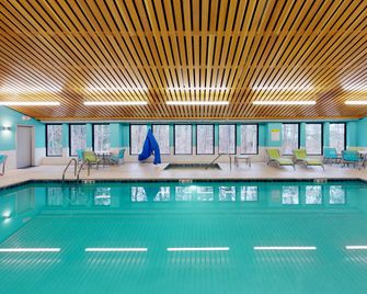 Holiday Inn Express South Burlington By IHG - South Burlington - Piscina