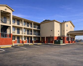 Spring Place Inn & Suites - Millington - Edificio