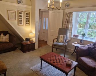 Cottage by the East Lyn River in the heart of Exmoor National Park near Lynmouth - Lynmouth - Living room