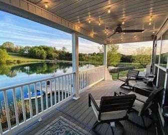 Custom cabin on 23 acres, private fishing, paddle boat, kayaks Lake Cumberland - Somerset - Balkon