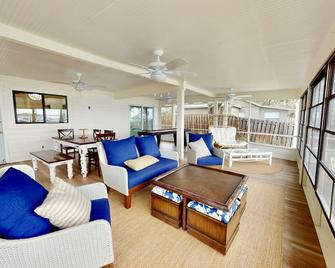 Relaxing Renovated Cottage on Lake June in Winter with Dock! - Lake Placid - Soggiorno