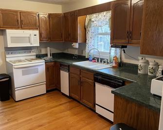 Poteet Rental Properties 30 Day or More Air B&B - Bowling Green - Kitchen