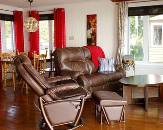 Hôtel à la maison - Leurre Doré - Saint-Félicien - Living room
