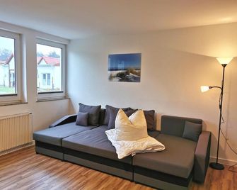 Ferienanlage Haus Hinter Den Duenen App - Prerow - Wohnzimmer