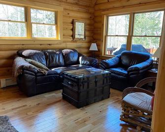 Beautiful new Log Home - Sugarloaf - Kingfield - Wohnzimmer