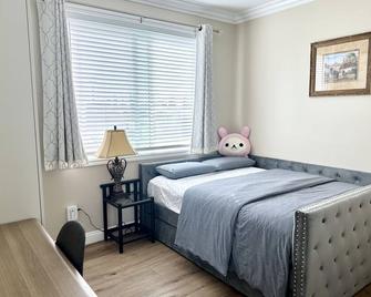 Bright & Airy 2B/2B New Build Retreat - Whittier - Bedroom