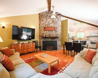 Private Brookside Getaway - Plymouth - Wohnzimmer