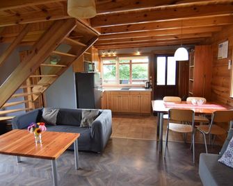 Holiday Home in Parchowo by Lake Mausz - Sulęczyno - Pokój dzienny