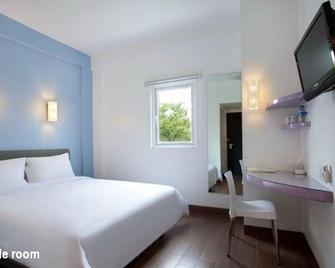 Amaris Hotel Senen - Yakarta - Habitación