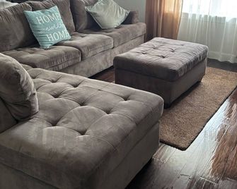 Amazing New Luxury 2 Bdrm Townhome Pool South Charlotte in heart of Ballantyne - שרלוט - סלון